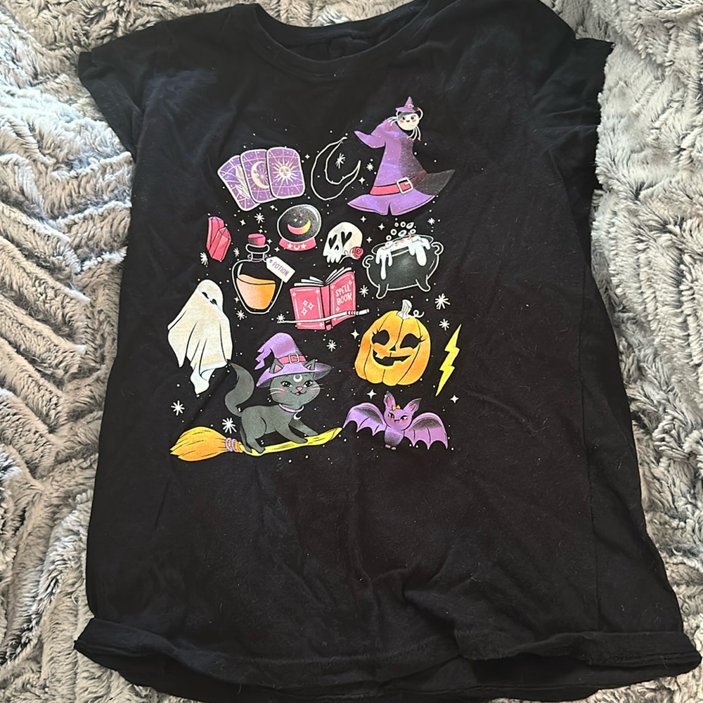 Smoke free gently used Halloween shirt (girls)